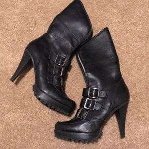 Black boots with buckles